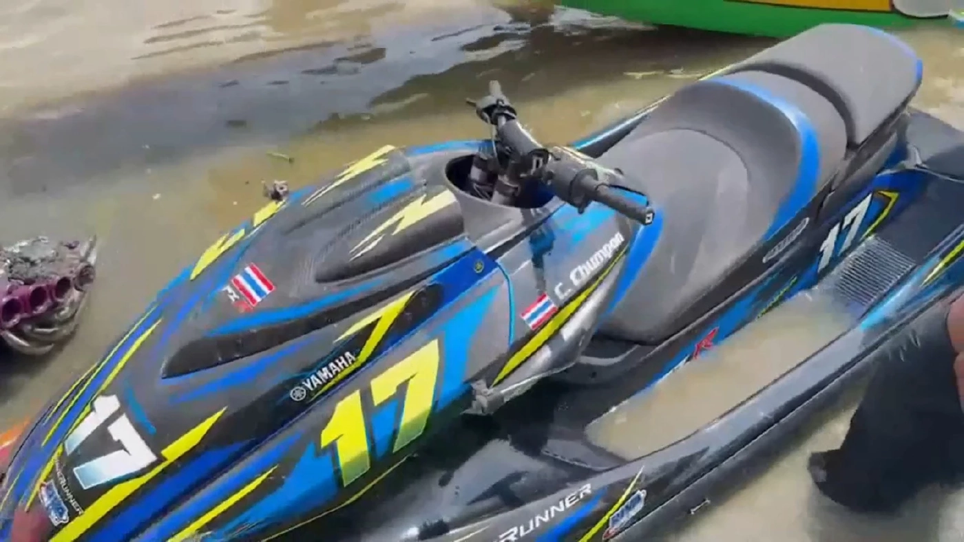 เจ็ทสกีชนคลื่น เหินพุ่งชนเรือหางยาว จมคลองดับ 3