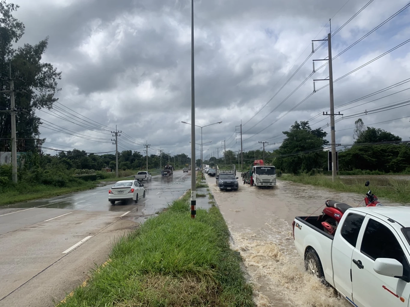 น้ำลำตะคองเอ่อท่วมโคราช อำเภอเมืองอำเภอเดียว เดือดร้อนเกือบ 1 พันครัวเรือน