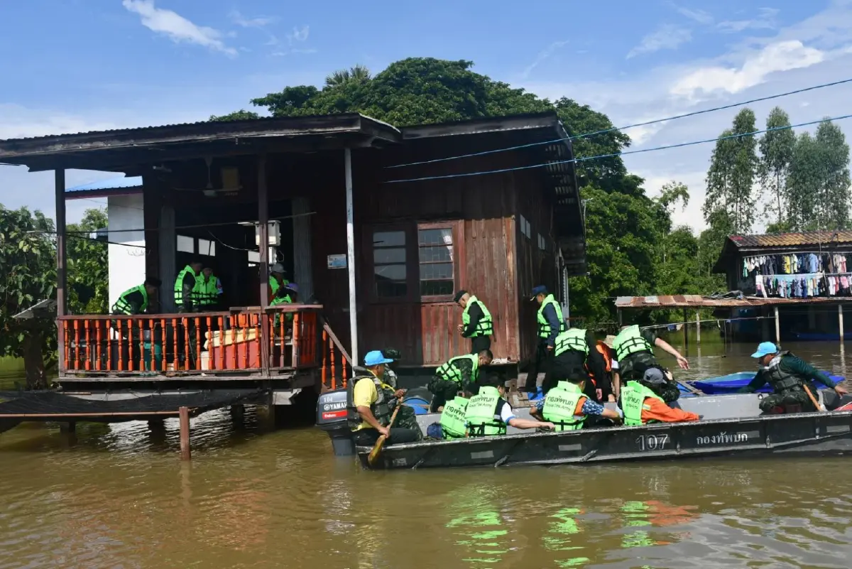ชาวบ้านบางระกำ เสียสละอยู่กับน้ำท่วม 3 เดือน เป็นพื้นที่รับน้ำแทนภาคกลาง