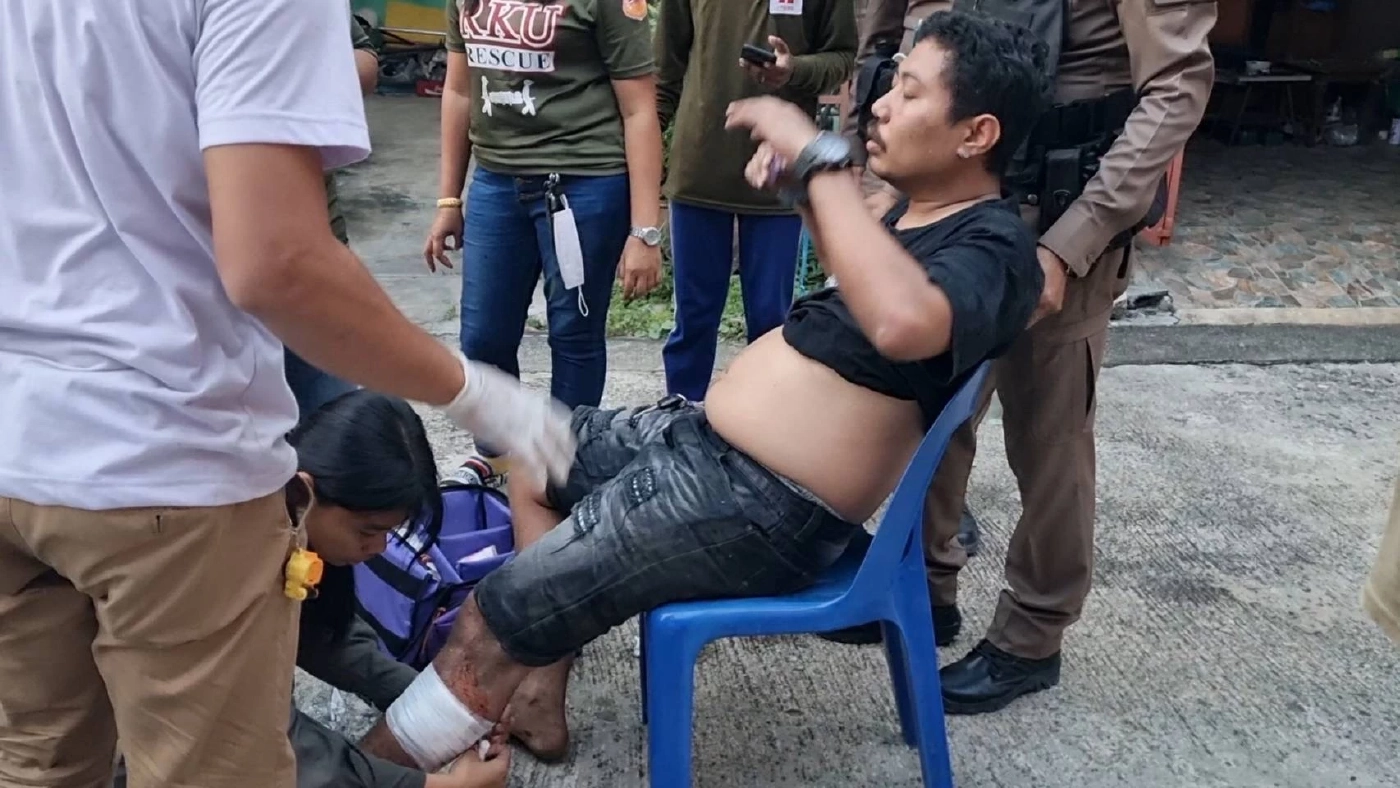 ครูสอนภาษาชาวฟิลิปปินส์ คลั่งปีนหลังคา ขู่ปาดคอตัวเอง