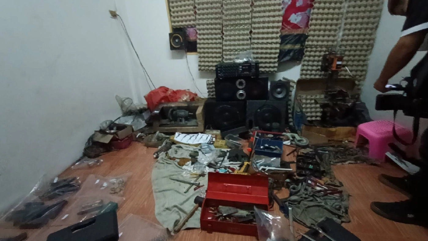 รวบหนุ่มภูเก็ต หลังค้นบ้านย่านบางมด แหล่งผลิตดัดแปลงปืน เชื่อมโยงเด็ก 14