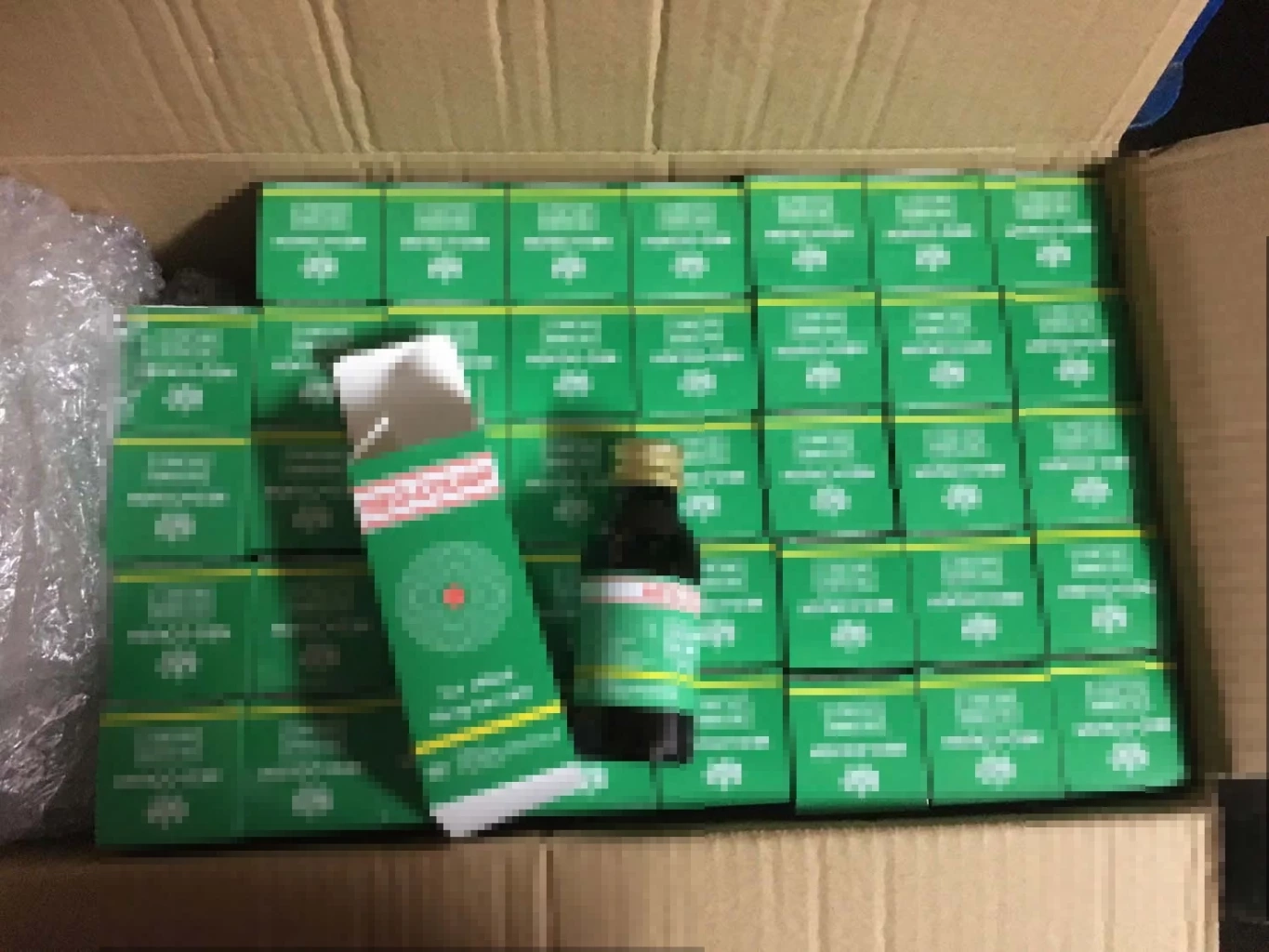 บุกทลายแหล่งขายน้ำหวานผสมโคเดอีน ยึดของกลางมูลค่านับล้าน