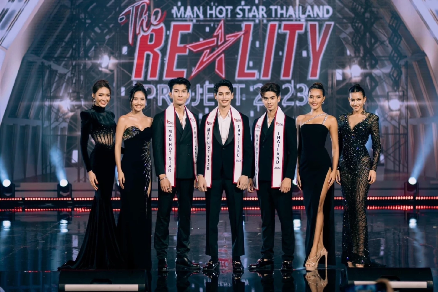 พลิกโผ "โอ๊ต  ณัรณวัชร์" ม้ามืดคว้าตำแหน่ง Man Hot Star Thailand 2023