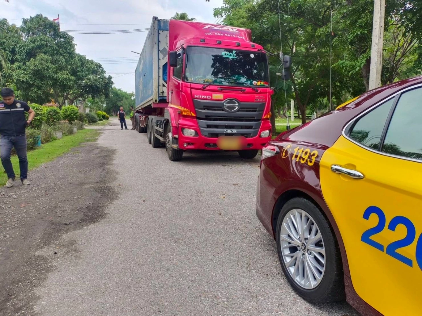 ตร.ทางหลวง ยึดปีกไก่ 27 ตัน ปลอมเครื่องหมายฮาลาล