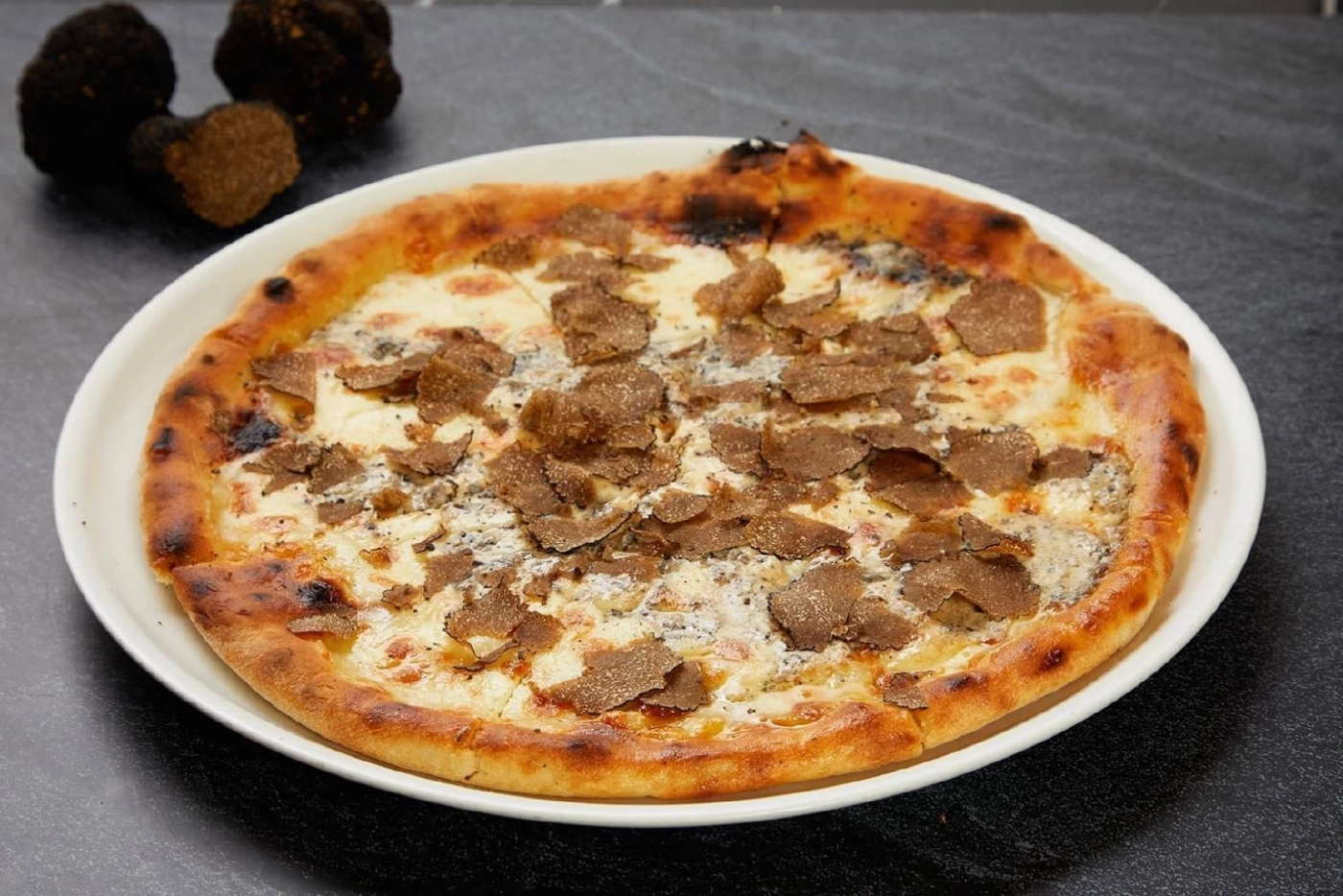 อร่อยเลาะริมชายฝั่งทะเลเมดิเตอร์เรเนียนที่ ลา ทาโวลา (La Tavola)