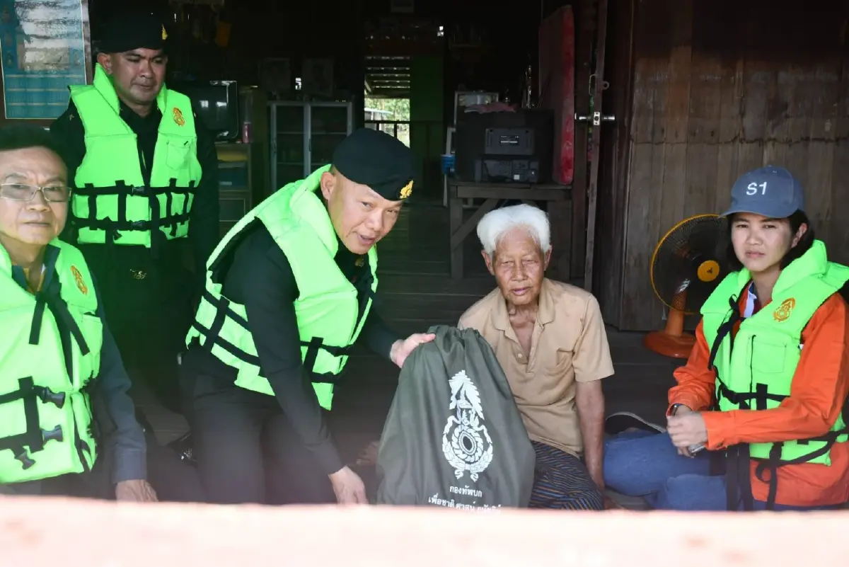 ชาวบ้านบางระกำ เสียสละอยู่กับน้ำท่วม 3 เดือน เป็นพื้นที่รับน้ำแทนภาคกลาง