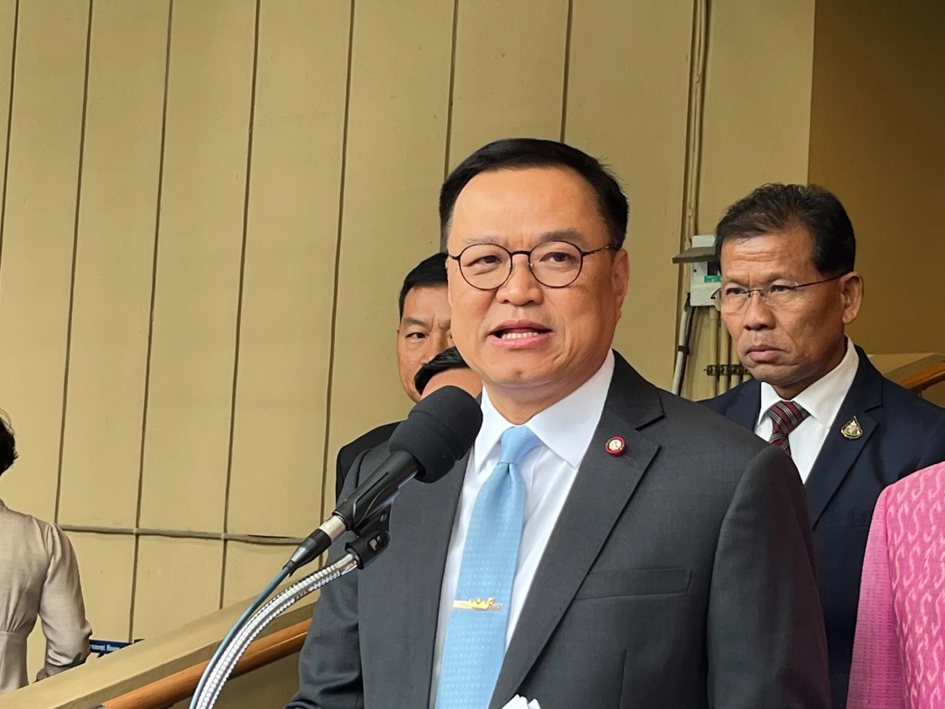 มท. ออก 8 มาตรการ คุมอาวุธปืน-เครื่องกระสุน-บีบีกัน คุมกำเนิดร้านปืนเกิดใหม่