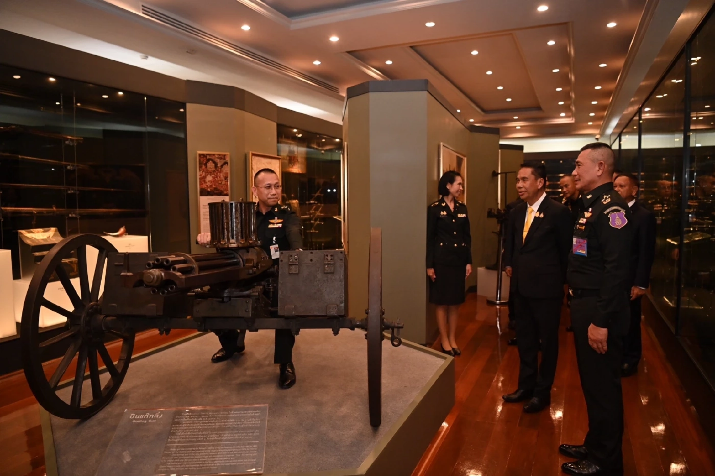 "กองทัพบก" โร่แจงภาพ "สุทิน" นั่งบนปืนแก๊ตลิ่ง ยันเป็นปืนโบราณ ซื้อสมัย ร.5