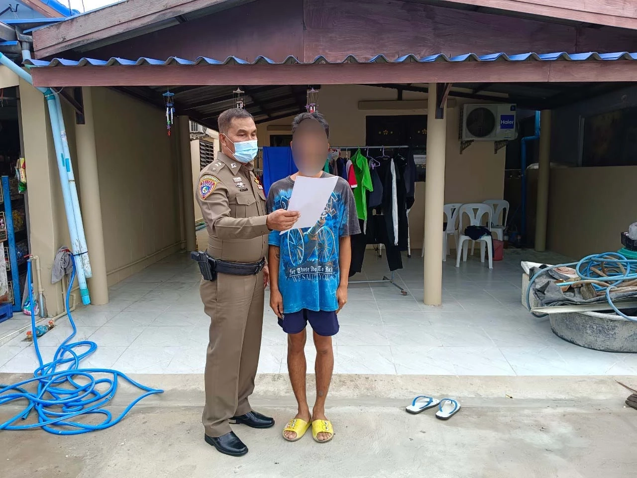 บุกทลายแหล่งขายน้ำหวานผสมโคเดอีน ยึดของกลางมูลค่านับล้าน