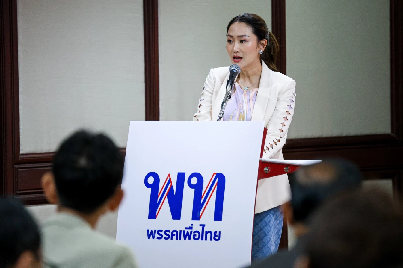 'อุ๊งอิ๊งค์' จากเด็กฝึกงานร้านแมคฯ สู่ว่าที่นายหญิงเพื่อไทย