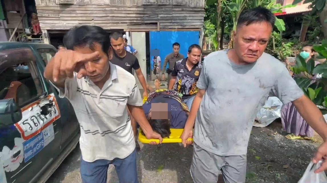 บุกช่วยหนุ่มคลั่ง ใช้มีดกรีดตัวเองเจ็บสาหัส