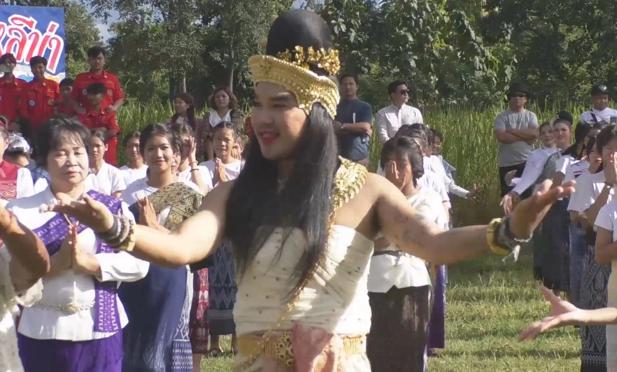 "ต้องเต" แต่งหญิงรำแก้บน หลังหนัง "สัปเหร่อ" กวาดรายได้ทะยานสู่ 700 ล้านบาท