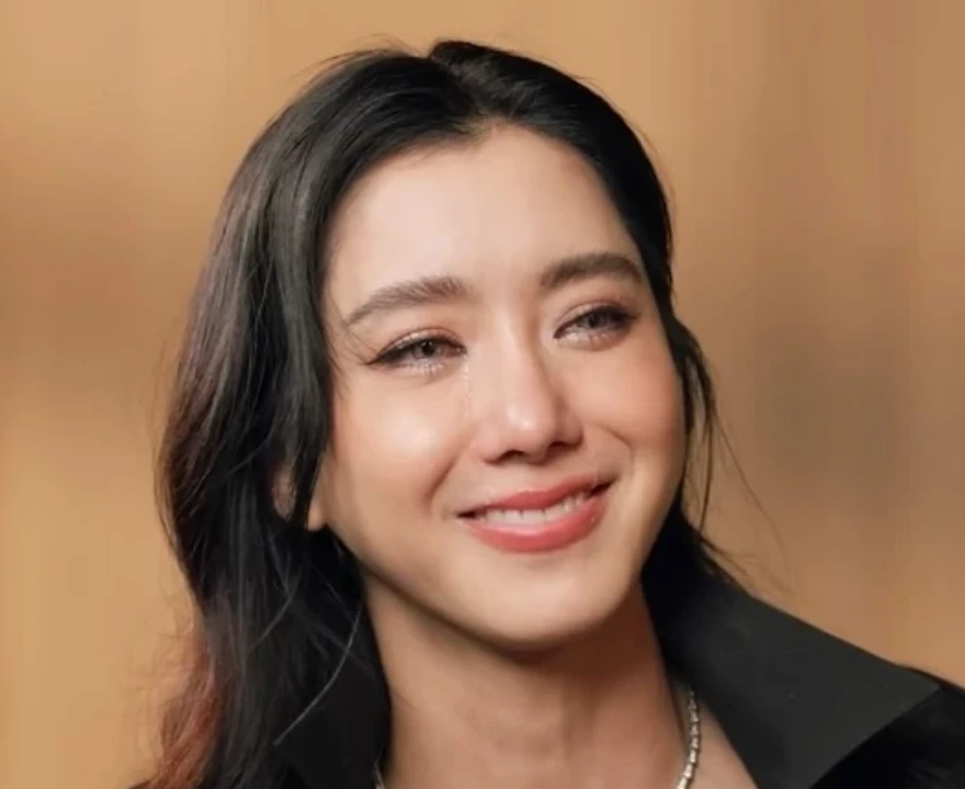 "ไอซ์ อภิษฎา" ร้องไห้ถูกครหาว่าเป็นเมียน้อย เผยเหตุผลทำไมไม่เปิดหน้าสามี