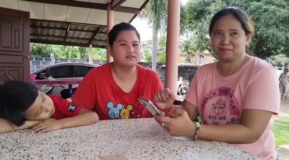 "รั้วปันสุข" นักบุญตัวน้อย นำอาหาร-ขนมใส่ถุงแขวนให้ชาวบ้านหยิบ