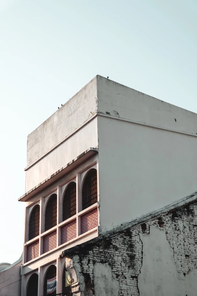 กลัวผีดีกว่ากลัวจน เมื่อคนยอมซื้อและอาศัยในบ้านผีสิง