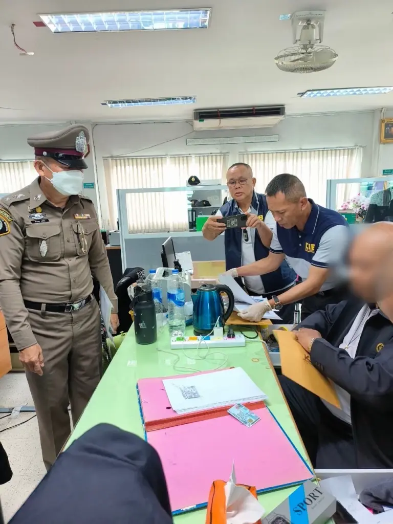 ป.ป.ช. ผนึกกำลังตำรวจ รวบเทศกิจเขตดุสิต รีดไถผู้รับเหมาก่อสร้าง