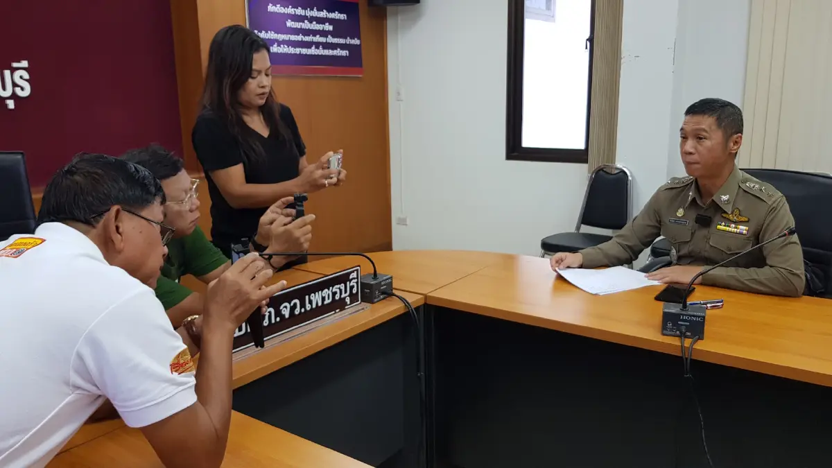 ผู้การเมืองเพชรบุรี ประชุมชุดสืบเร่งล่ามือยิง กลางลานวัวชน