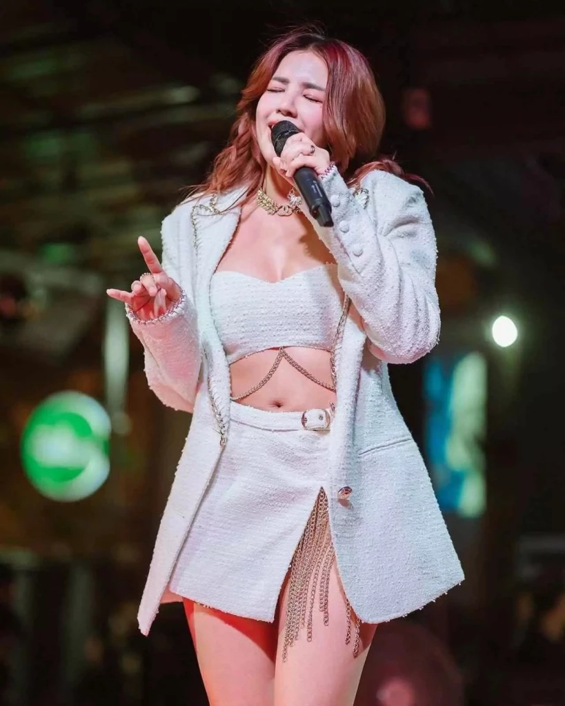 เพจดังเผยคิวงานแรก ใบเตย อาร์สยาม หลังได้ปล่อยตัวชั่วคราว แฟนคลับเฮสนั่น