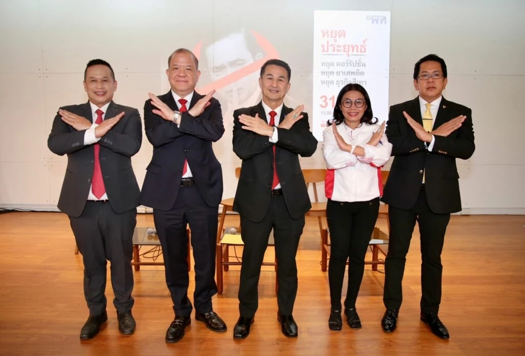 "จิรายุ" โฆษกกลาโหมป้ายแดง มือโต้การเมืองเฉพาะทาง!