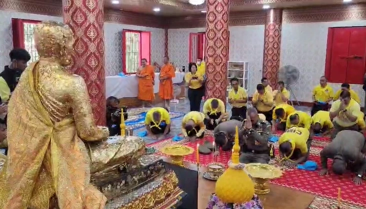 "บิ๊กต่อ" พาเจ้าอาวาสเข้าวัดบางคลาน ชาวบ้านพนมมือสาธุ ยุติปัญหา 9 ปี