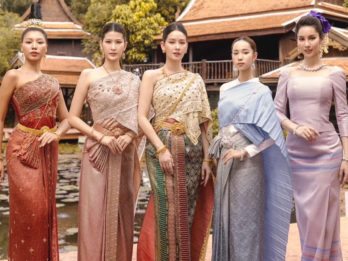 “โม อมีนา” ควงลูกทีมนางร้ายป้ายแดง แต่งชุดไทยสืบสานประเพณี "ลอยกระทง 2566"