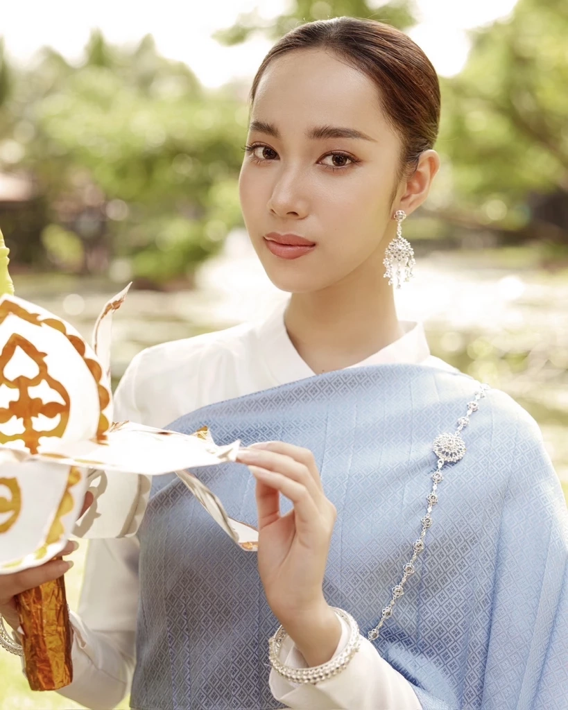 “โม อมีนา” ควงลูกทีมนางร้ายป้ายแดง แต่งชุดไทยสืบสานประเพณี "ลอยกระทง 2566"