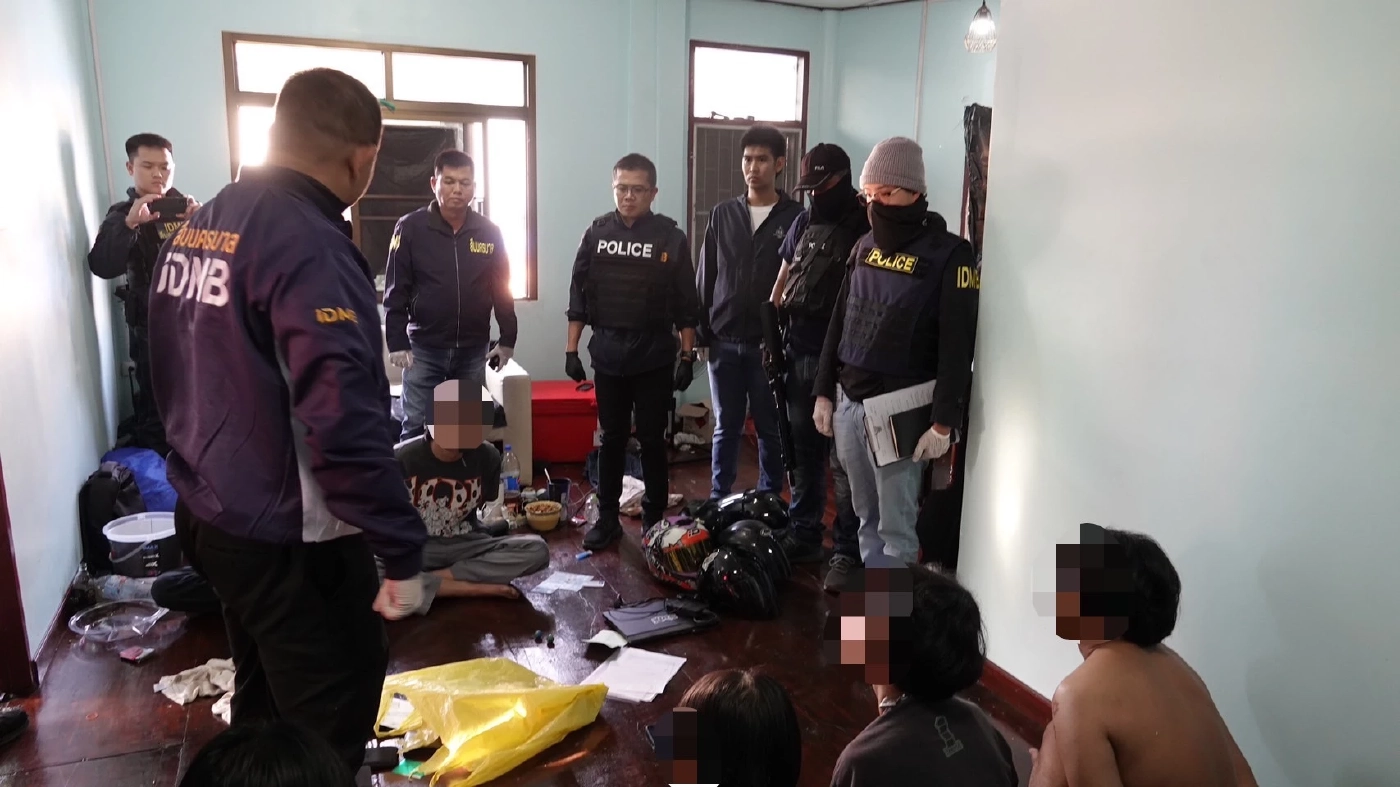 เจอจุดพ่นเปลี่ยนสีรถจยย. "ยิงครูเจี๊ยบ-น้องหยอด" หลบหนีตบตาตำรวจ