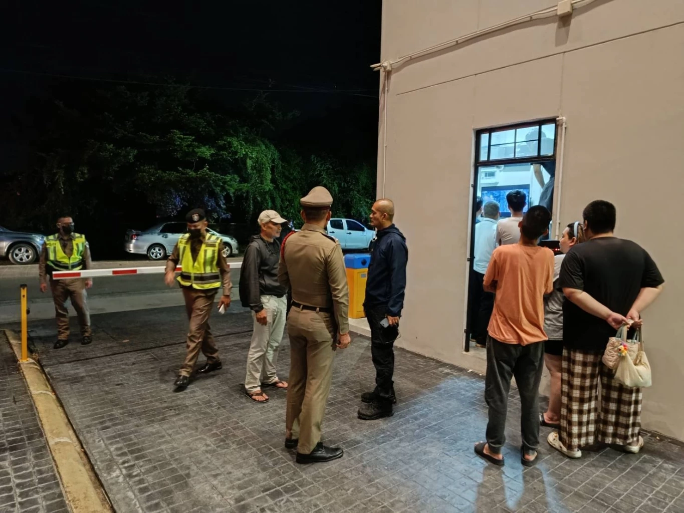 วัยรุ่นดอนเมือง 10 คน ดักแก้แค้น แทงลิ้นปี่ “หนุ่มเมืองคอนฯ” ดับ