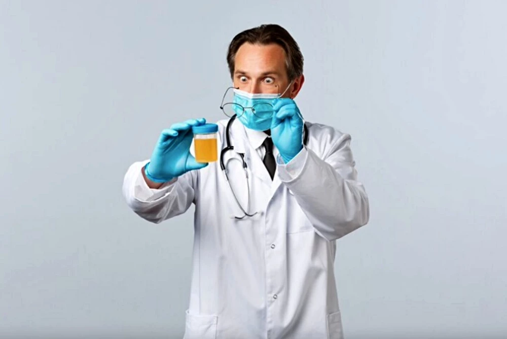 ปัสสาวะมีกลิ่นฉุนผิดปกติเกิดขึ้นได้อย่างไร และเสี่ยงเป็นโรคอะไรได้บ้าง?