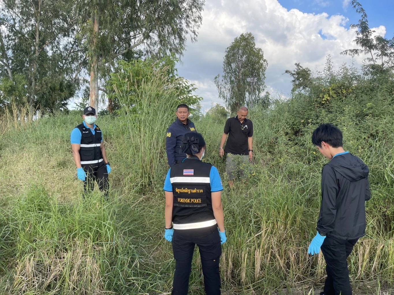 เจอจุดพ่นเปลี่ยนสีรถจยย. "ยิงครูเจี๊ยบ-น้องหยอด" หลบหนีตบตาตำรวจ