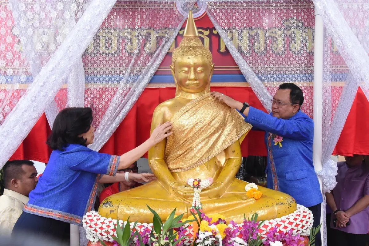 เริ่มวันแรก แห่หลวงพ่อโสธรทางน้ำ ปีที่ 133 ให้ปชช.-นทท.ได้สักการะขอพร