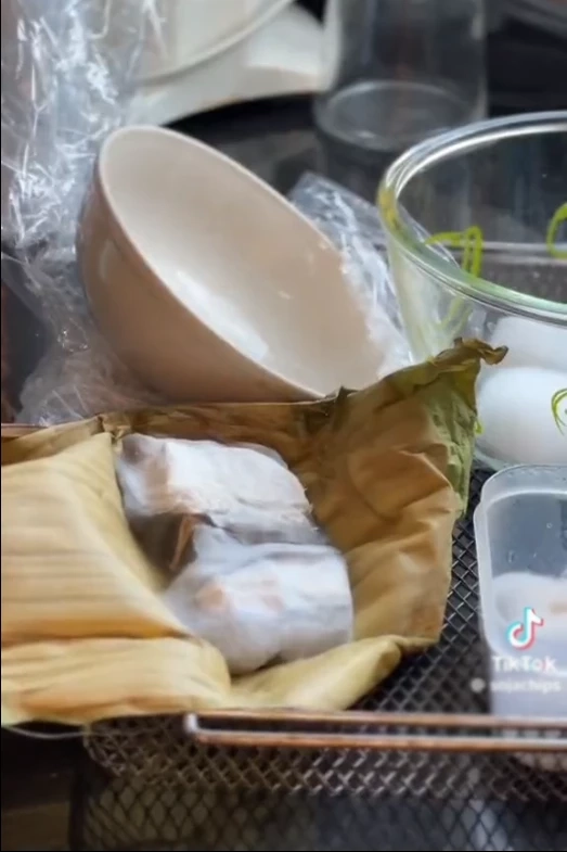 เต้าหู้ขน ที่เป็นมีลักษณะเป็น ราดำ