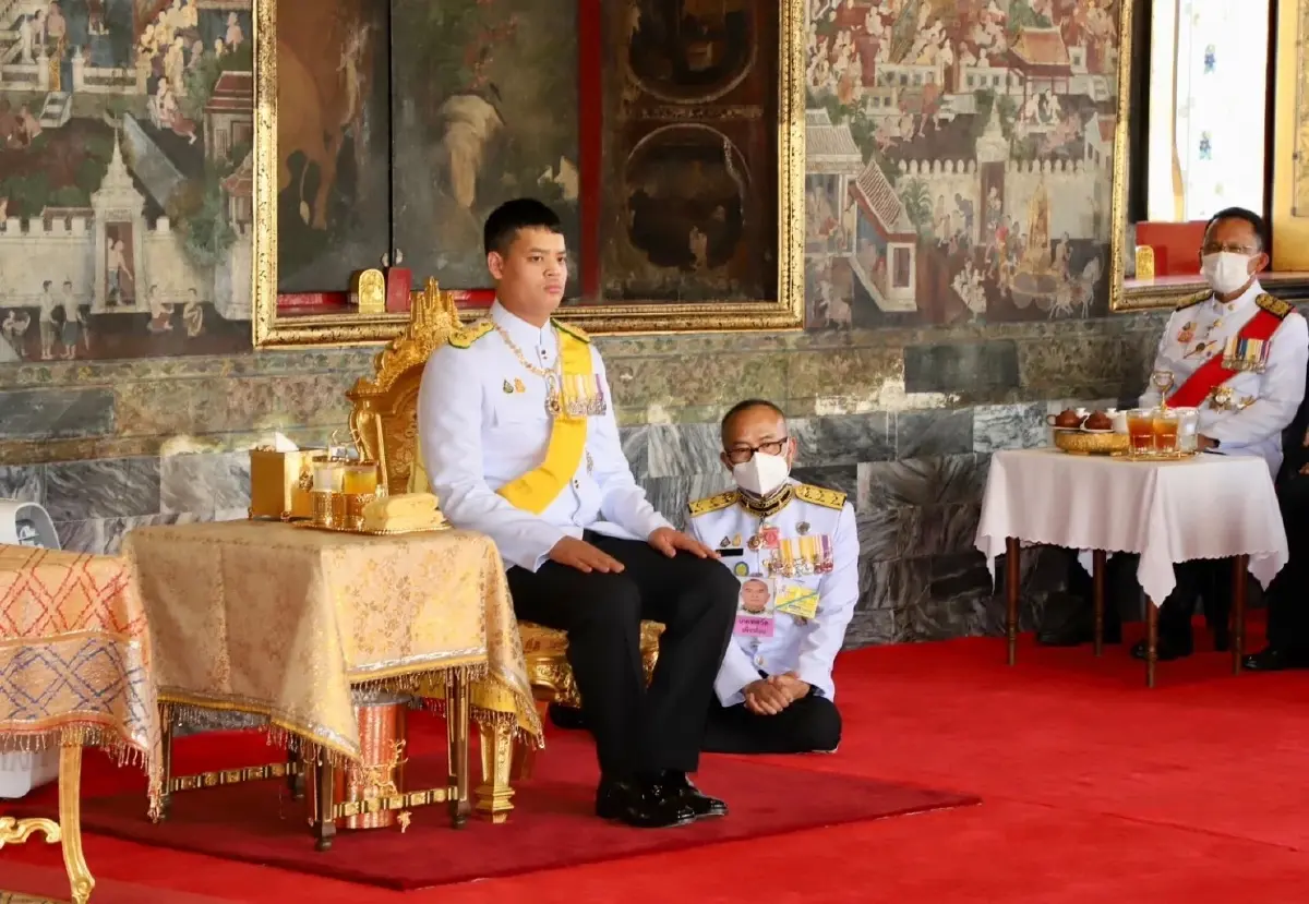 'ในหลวง' โปรดเกล้าฯ 'เจ้าฟ้าทีปังกร' ถวายผ้าพระกฐิน ณ วัดสุทัศนเทพวราราม