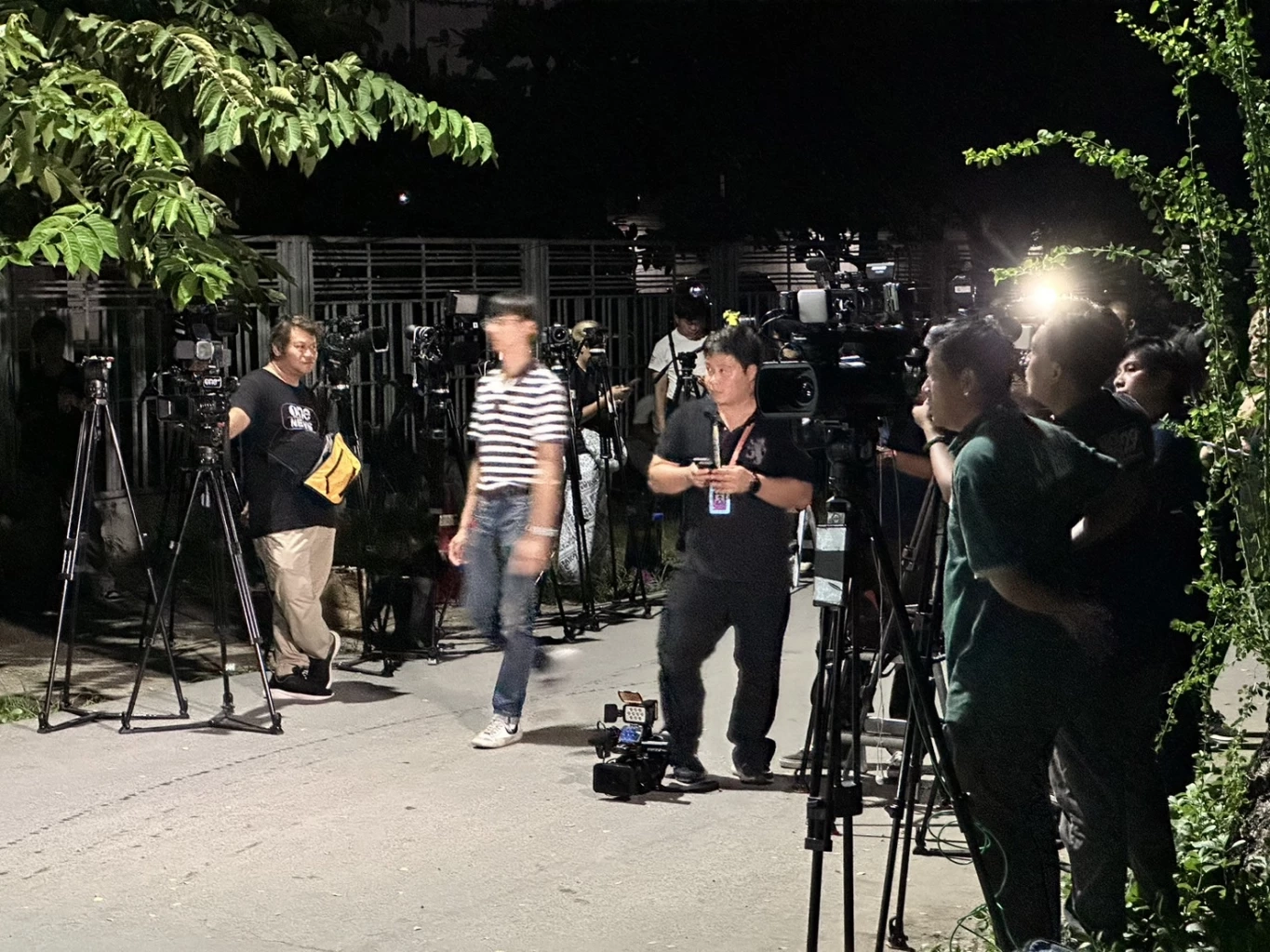 กองทัพสื่อมารอทำข่าวปล่อยตัวใบเตย