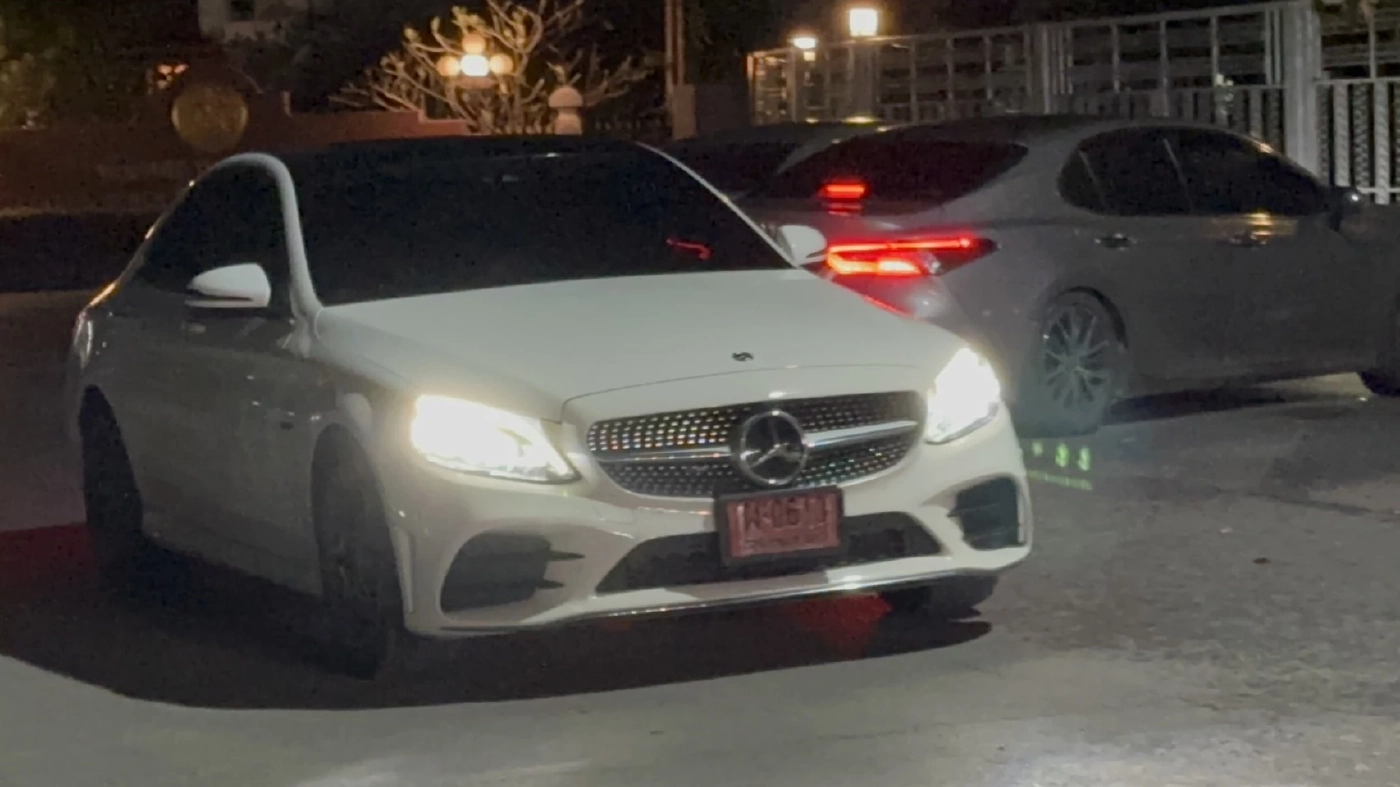 "ใบเตย" ออกจากเรือนจำ เจ้าตัวไหว้ทักทายสื่อมวลชน พุ่งตรงกลับบ้านทันที