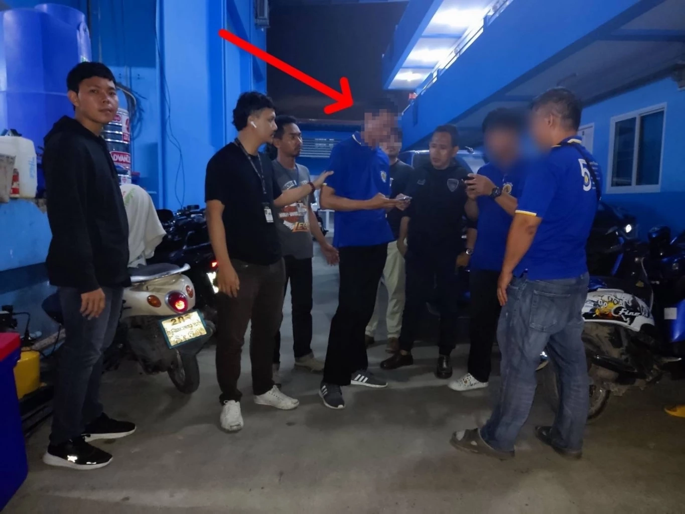 ตร.ทองหล่อ รวบ คนงานโรงน้ำแข็ง ตระเวนฉกทรัพย์ นทท. ริมถนนสุขุมวิท