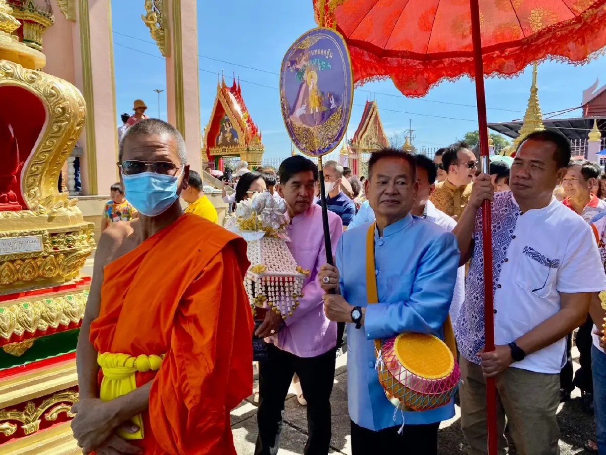 "อรรถพล ใหญ่สว่าง" นำ 2 สมาคมฯ-กลุ่มอัยการ ทอดกฐินทางเรือ