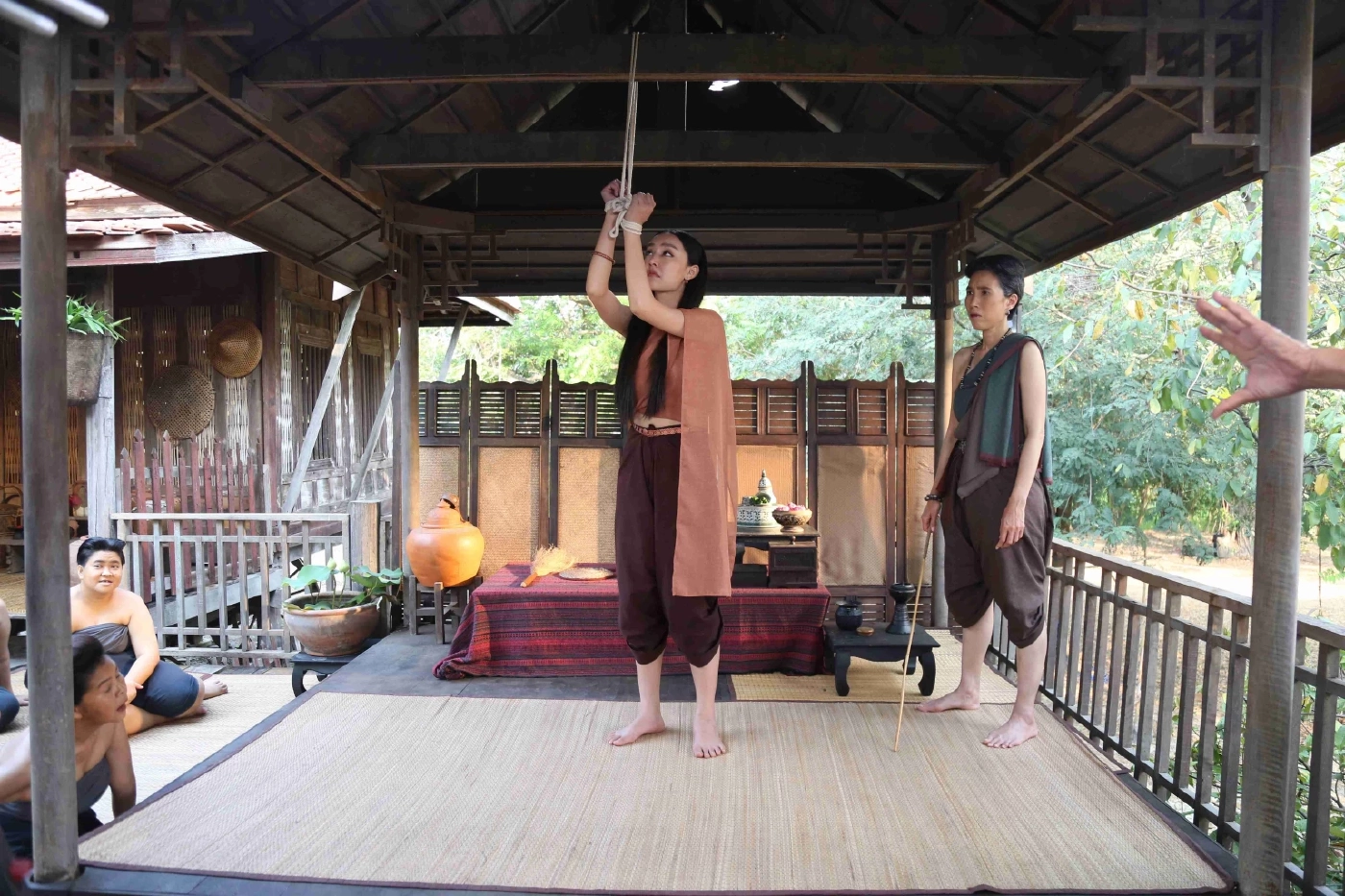 เปิดเรื่องย่อ พรหมลิขิตคืนนี้ "แม่กลิ่น" ถูกโบย สาบานจะจองเวรพุดตานตลอดไป