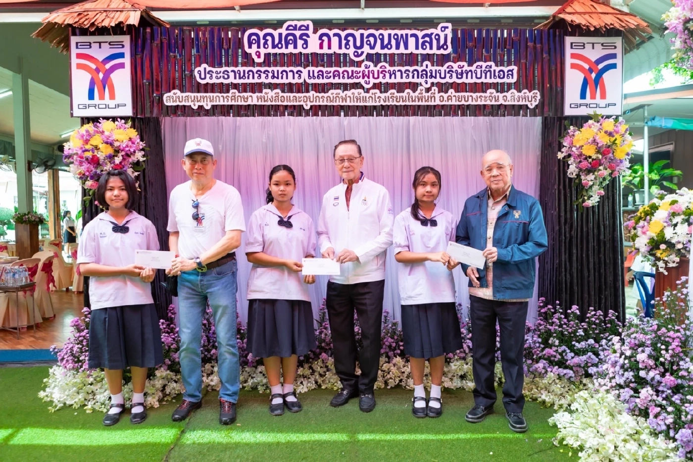 กลุ่มบริษัทบีทีเอส ร่วมทอดกฐินสามัคคีประจำปี 2566 พร้อมมอบทุนการศึกษา