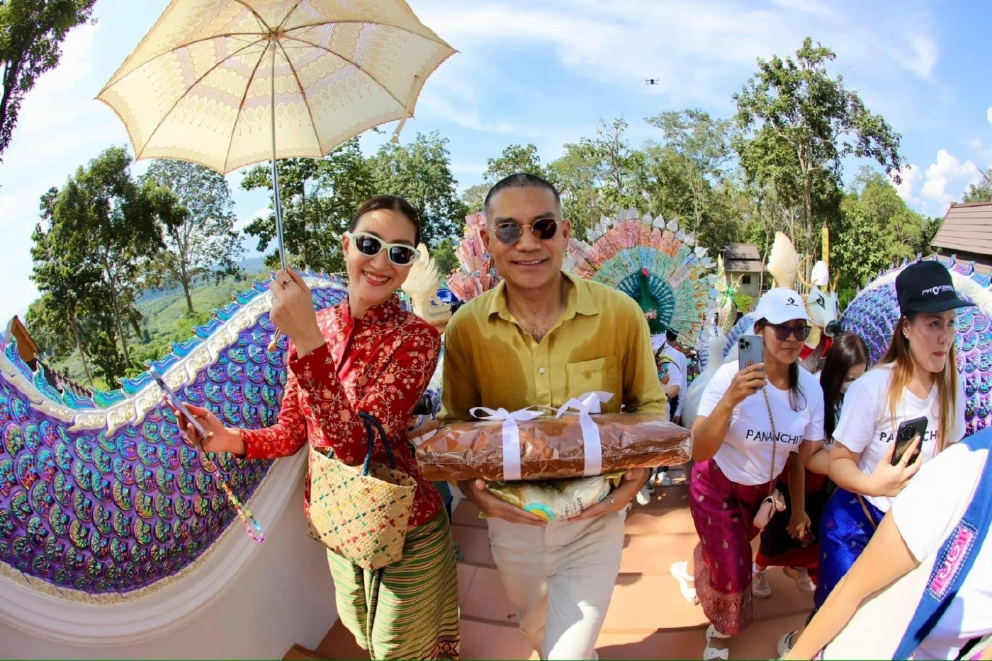 เป๊ก สัณณ์ชัย นำทีมทำบุญ ผ้าป่าสามัคคี ชาวเน็ตไม่พลาดส่องเลขเด็ด