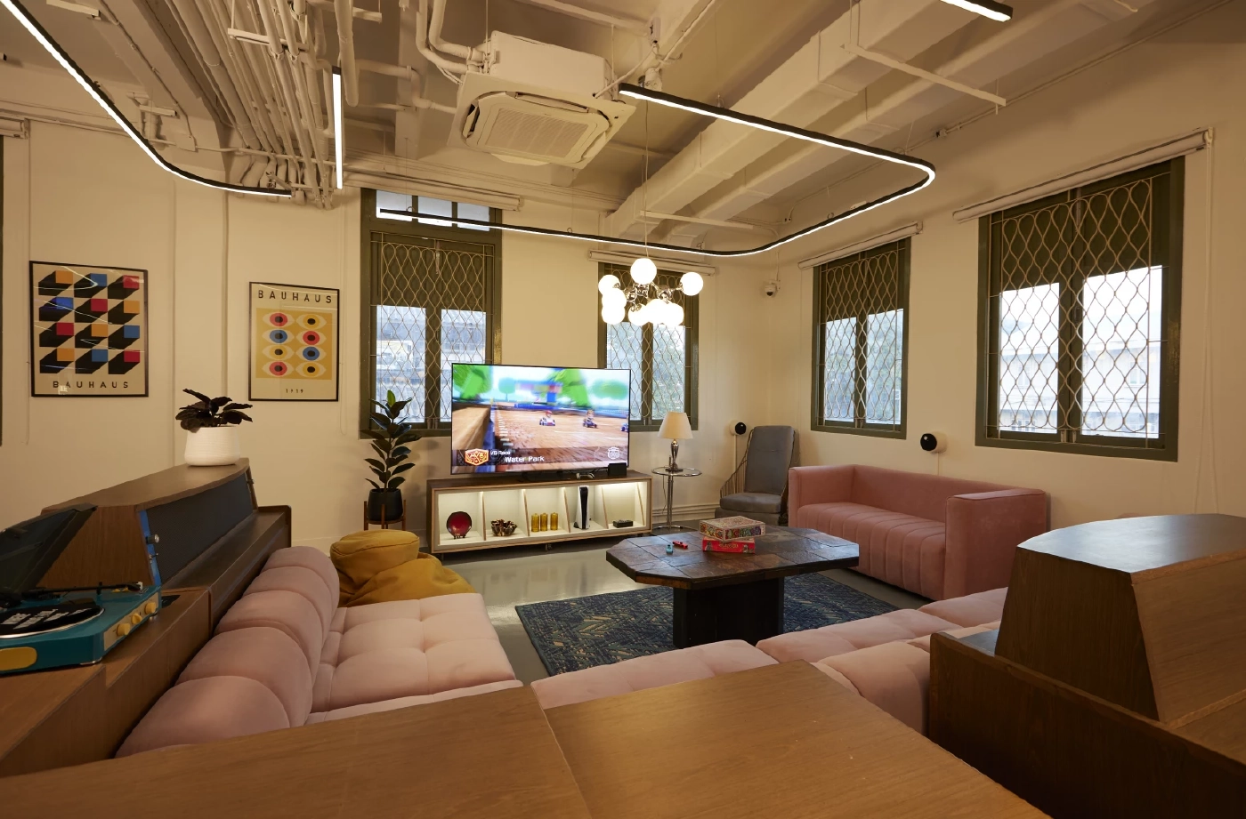 เปิดโลกความสนุกไร้กำแพงกั้น Co-Playing Cafe แหล่งแฮงค์เอาท์ใหม่ ณ ตลาดน้อย