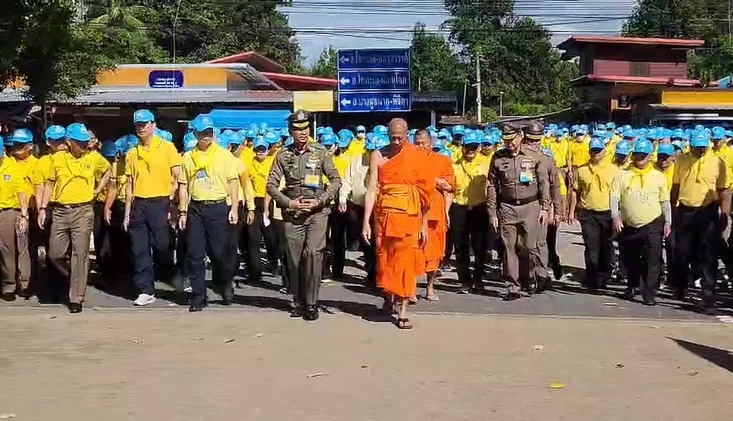 "บิ๊กต่อ" พาเจ้าอาวาสเข้าวัดบางคลาน ชาวบ้านพนมมือสาธุ ยุติปัญหา 9 ปี