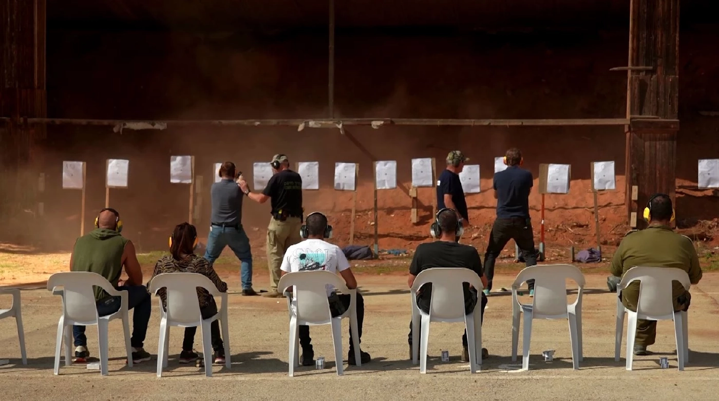 ยอดขายปืนในอิสราเอลพุ่ง-คนแน่นสนามยิงปืน