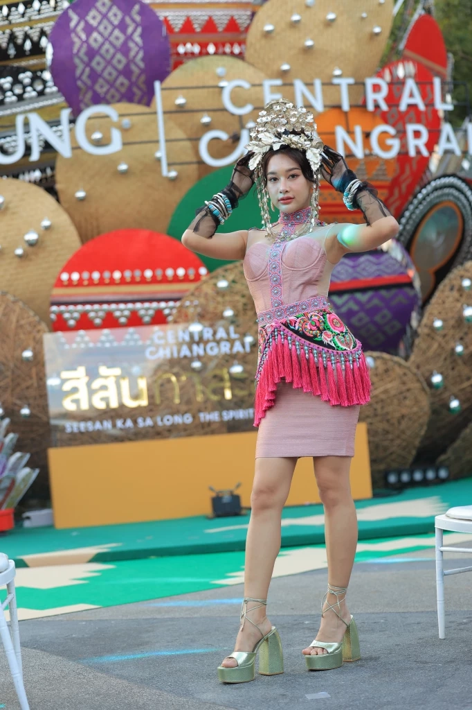 4 เรื่องมหัศจรรย์ของต้นคริสต์มาสหมอกพันวา ในเทศกาลสีสันกาสะลอง จ.เชียงราย