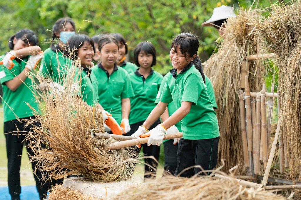 กัลฟ์ ชูศูนย์การเรียนรู้เกษตรและแปลงนาสาธิต โรงไฟฟ้าหนองแซง สู่ต้นแบบเศรษฐกิจหมุนเวียน พร้อมส่งเสริมวัฒนธรรมไทย “กัลฟ์สืบสานวิถีชาวนาไทย ร่วมใจลงแขกเกี่ยวข้าว”