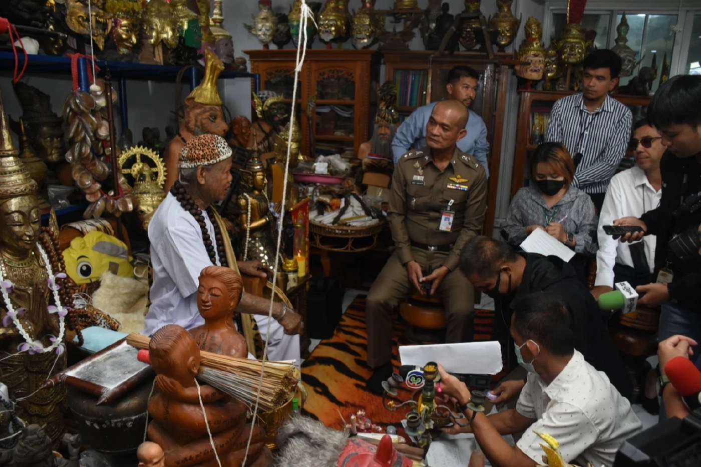 ตร.บุกบ้านเณรแอ หลังสาวแจ้งความถูกล่วงละเมิดจนตั้งครรภ์