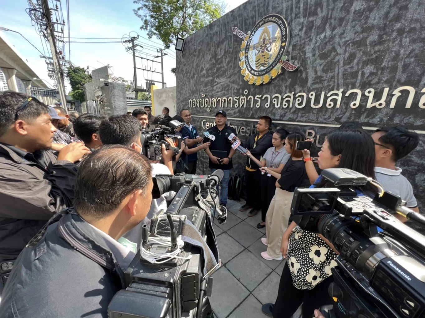 กองปราบ เร่งทำคดีฮุบตลาด “เสี่ยหมู” หลังนอนกลางถนนร้องสื่อ