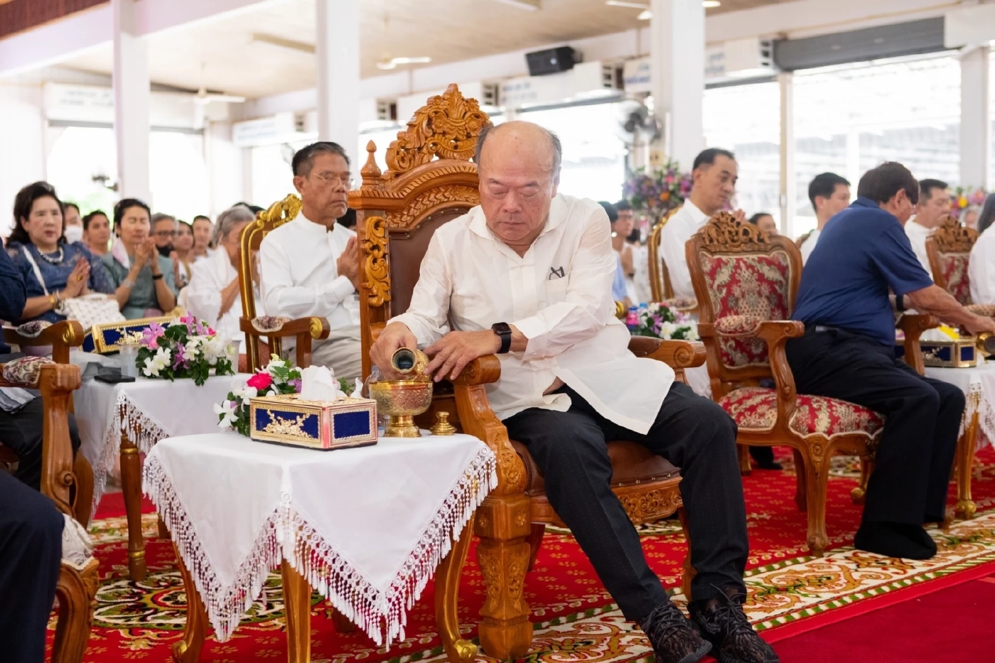 กลุ่มบริษัทบีทีเอส ร่วมทอดกฐินสามัคคีประจำปี 2566 พร้อมมอบทุนการศึกษา