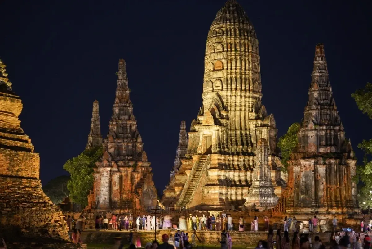 PEA ประดับไฟโบราณสถาน จังหวัดพระนครศรีอยุธยา กระตุ้นท่องเที่ยวยามค่ำคืน