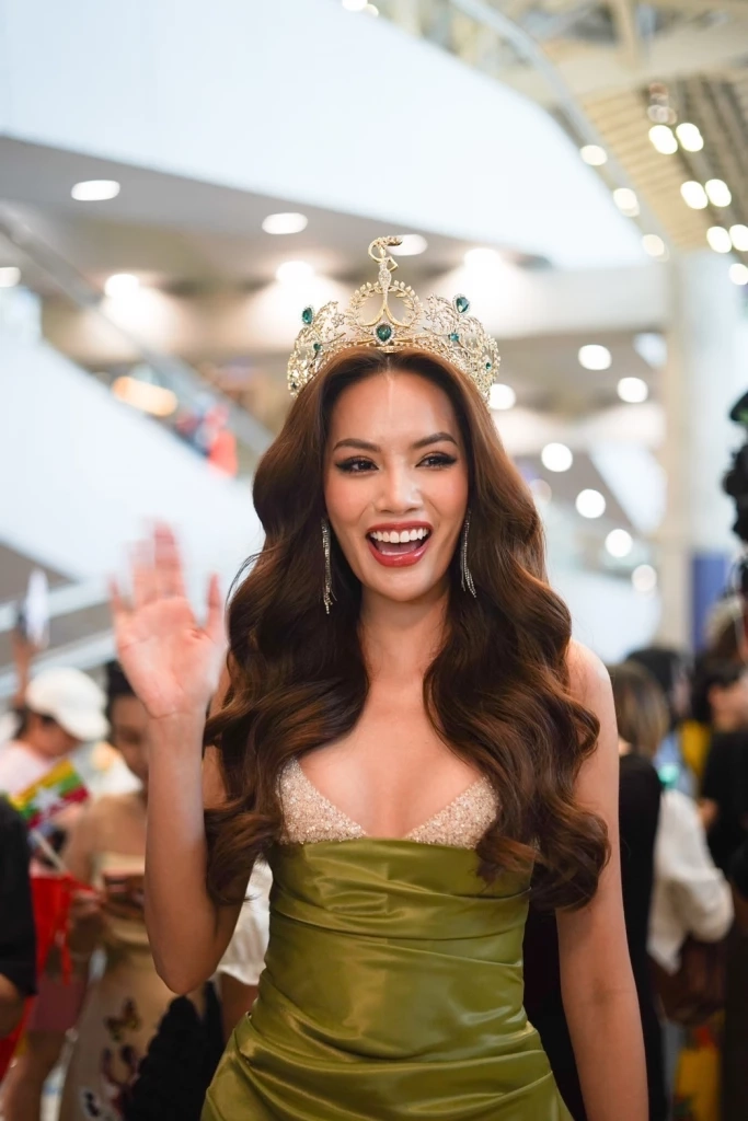 แฟนนางงามแห่ต้อนรับ ลูเซียน่า  มิสแกรนด์ อินเตอร์เนชั่นแนล 2023 ถึงไทย